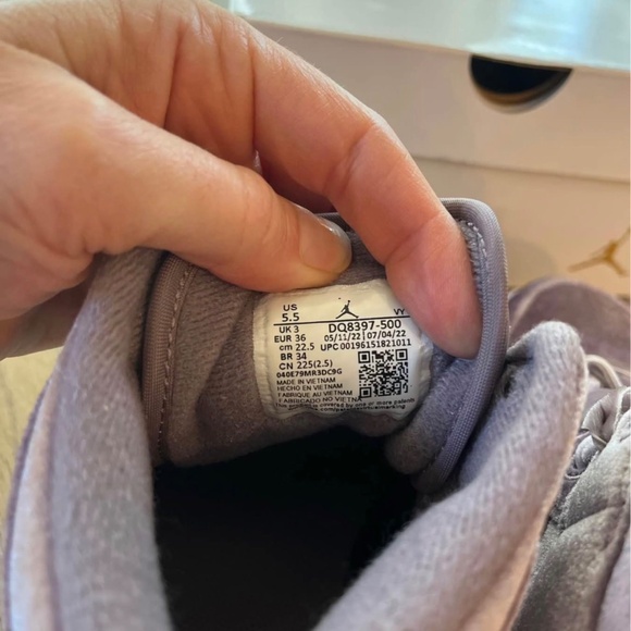 NEW w/ tags Women's Velvet Air Jordan 1 MID SE - Picture 6 of 8